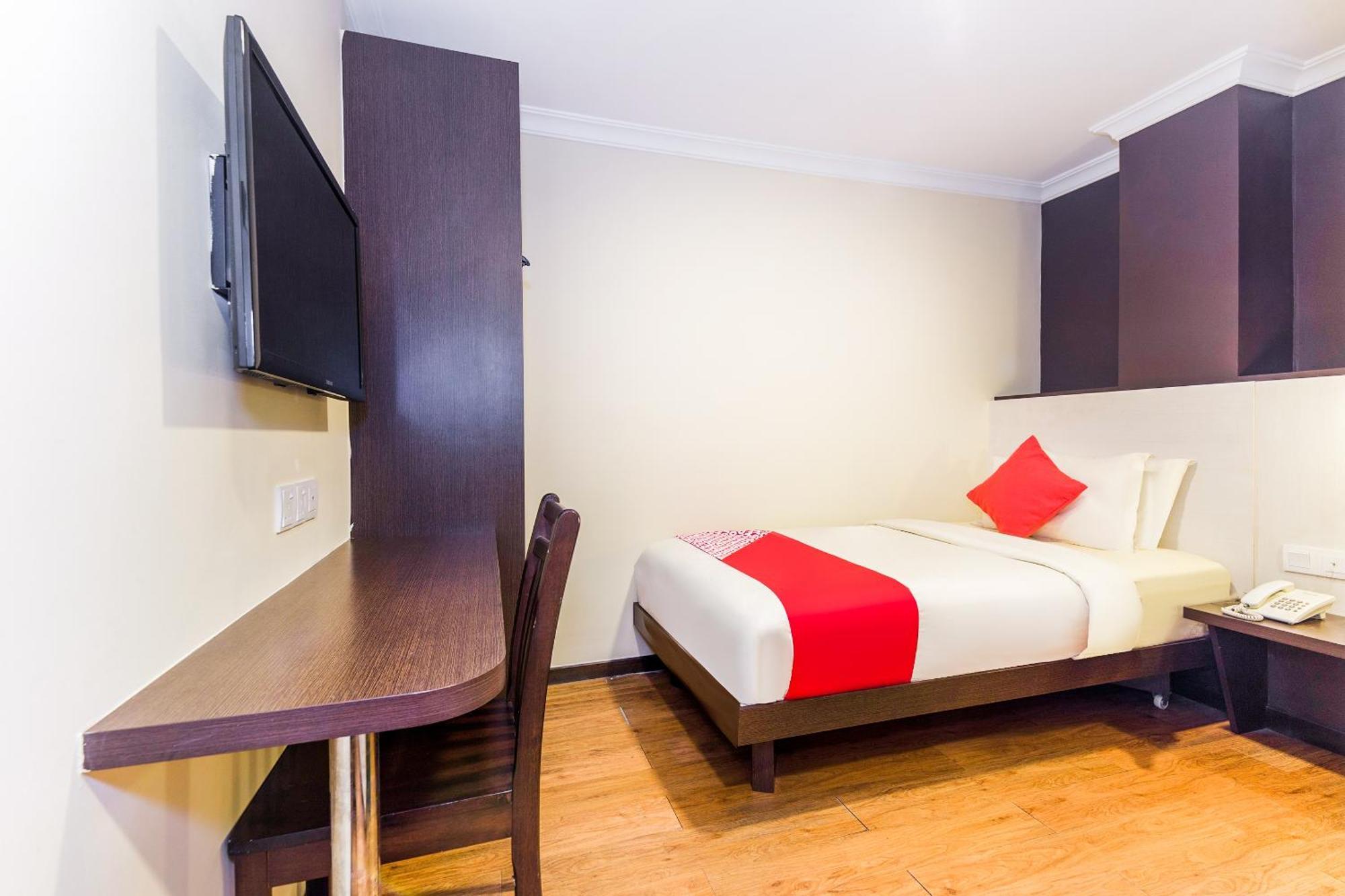 Oyo 431 De Grand Orchard Hotel