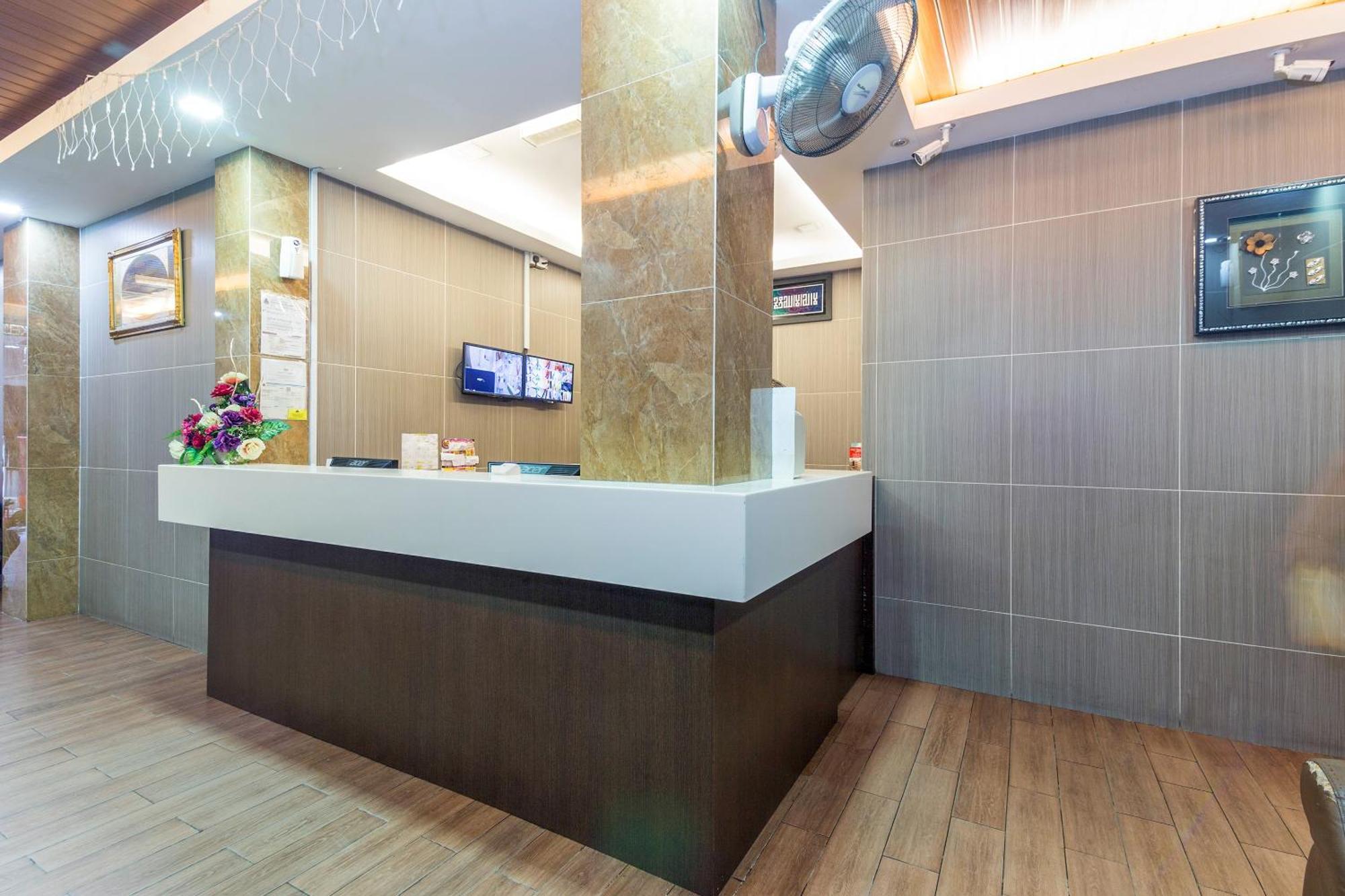 Oyo 431 De Grand Orchard Hotel